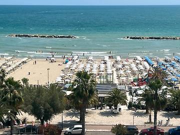 Bilocale con spazio esterno privato - mare 300 m