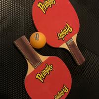 Racchette da ping pong Pringles con pallina