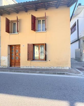 CASA SEMINDIPENDENTE A MANZANO