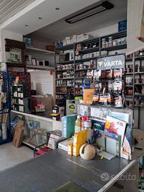 Vendita attività di ferramenta e colorificio