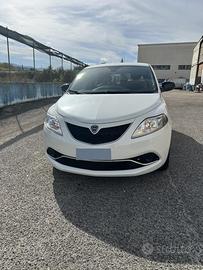Ypsilon 1.2 benzina 69 CV allestimento GOLD