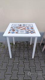 tavolo con cementine 