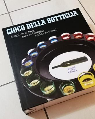 Gioco della bottiglia. Tenta la fortua e bevi