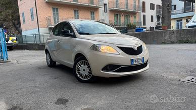 Lancia Ypsilon 1.2 69 CV 5 porte S&S Gold