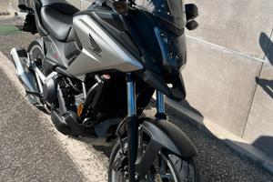 Honda NC750x DCT automatica