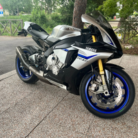 Yamaha r1 m