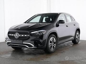 MERCEDES-BENZ GLA 180 Automatic Progressive Adva