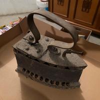 ferro da stiro vintage in ghisa