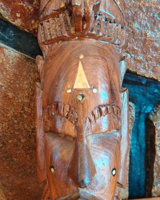 Maschera Africana Vintage in Legno Artigianale