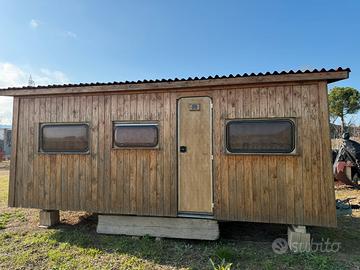 Roulotte rivestita in legno - uso stazionario