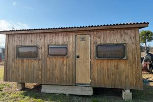 Roulotte rivestita in legno - uso stazionario