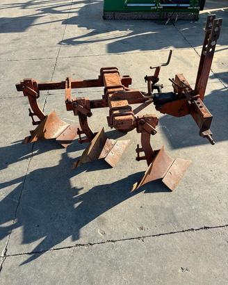 Aratro trivomere biagioli regolabile