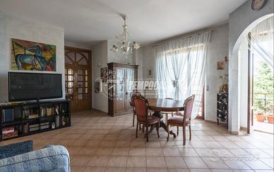 Appartamento 115 mq in zona semicentrale con box