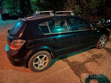 Opel Astra 3a serie cilindrata 1700