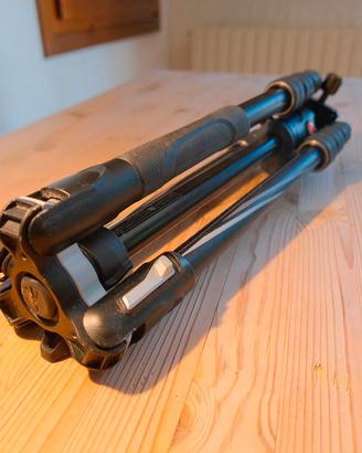 Cavalletto Manfrotto da viaggio con testa a sfera