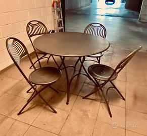 Tavolo da esterno con 4 sedie