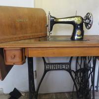 Macchina da cucire Singer vintage con mobile