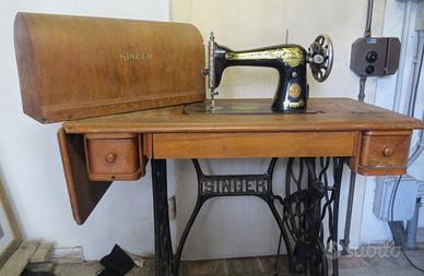Macchina da cucire Singer vintage con mobile