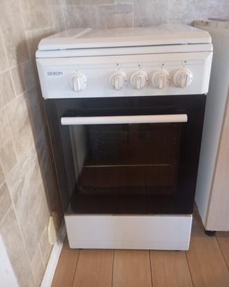 cucina con 4 fornelli