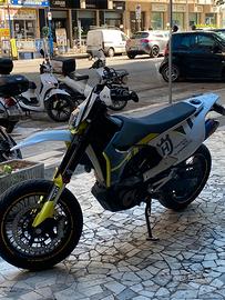 Husqvarna 701 supermoto