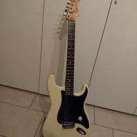 Squier Stratocaster stile Tom DELONGE