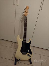 Squier Stratocaster stile Tom DELONGE