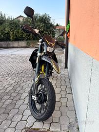 Moto SWM SM125r