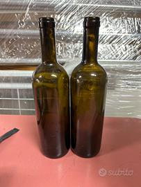 Bottiglie vino vuote con tappo
