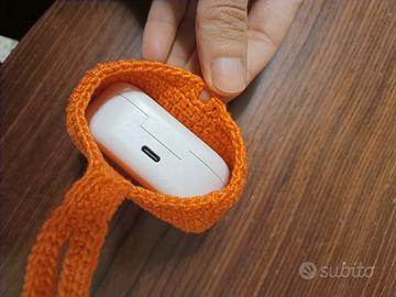 Porta cuffiette realizzato a mano all'uncinetto.