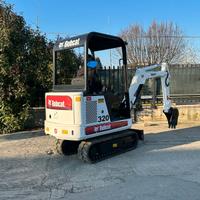 E215 Mini escavatore 16 q Bobcat 320