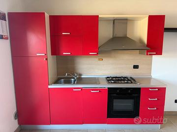 cucina rossa completa