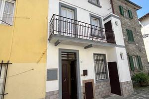 Rustico / Casale di 150 m² con più di 5 locali e b