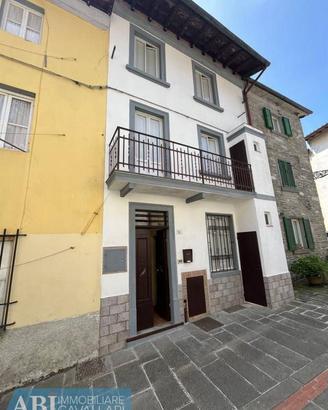 Rustico / Casale di 150 m² con più di 5 locali e b