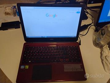 Notebook Acer Aspire E1-570G di colore rosso