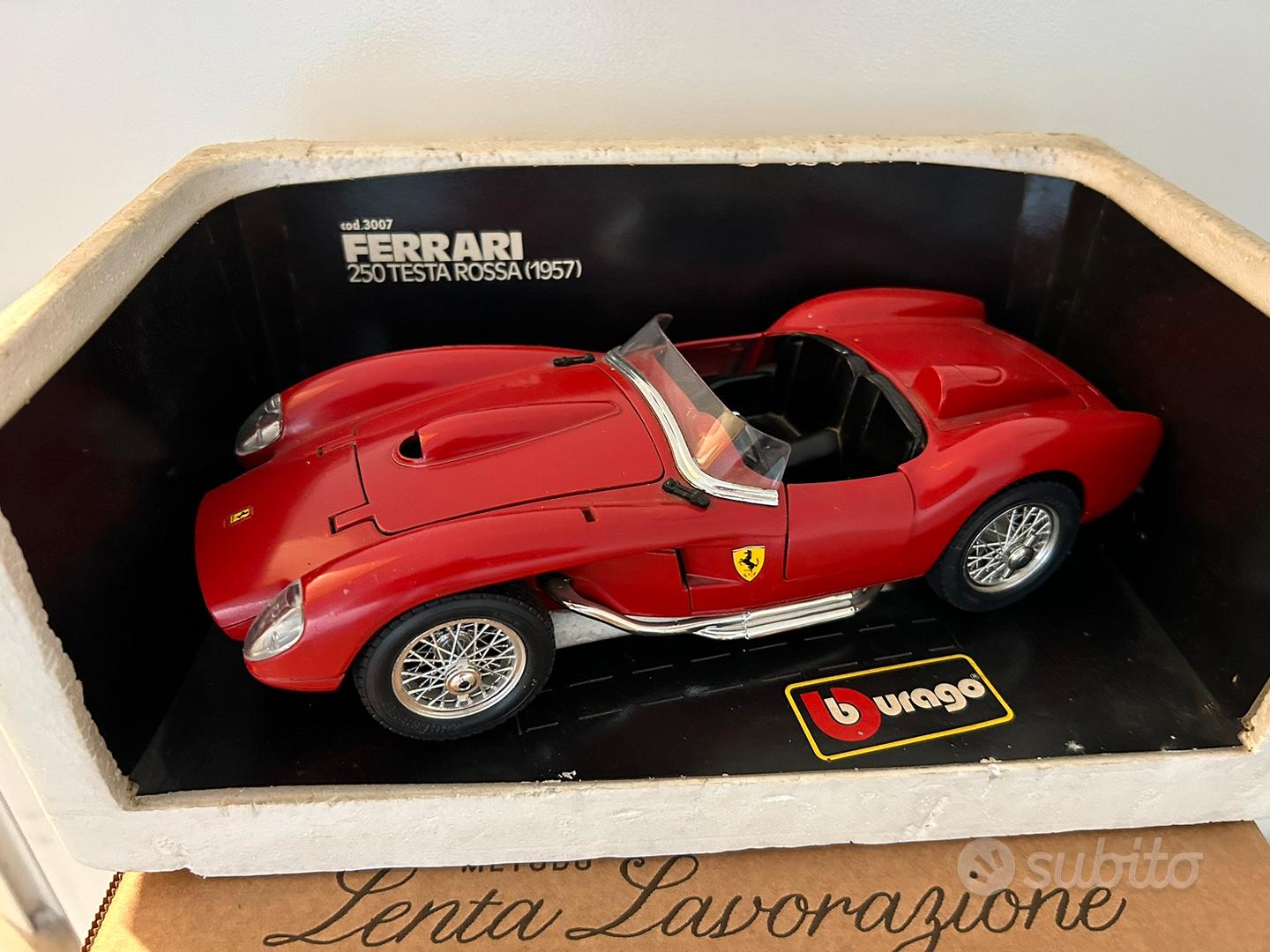 Burago Ferrari 250 Testarossa 1:18 - Collezionismo In vendita a Padova