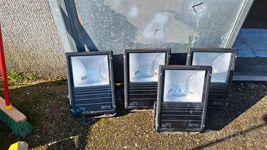 fari alogeni per esterno