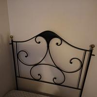 letto antico  e librerie in ferro battuto