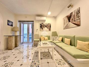 2 LOCALI A NAPOLI