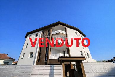 TRE LOCALI PIANO TERZO ED ULTIMO CON DOPPI SERVIZI