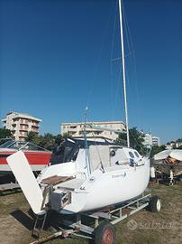piccolo cabinato a vela