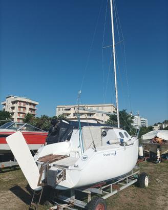 piccolo cabinato a vela