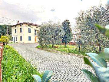Villa di 387 m² con 5 locali e box auto doppio a Q