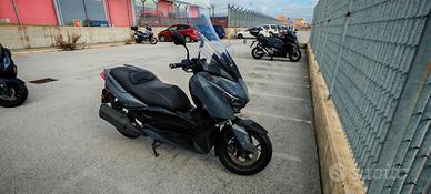 Yamaha xmax 300 tech max