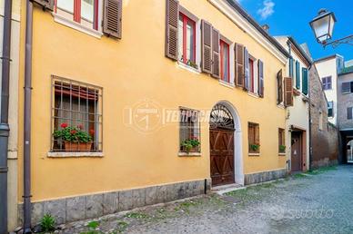 TRILOCALE PRIMO PIANO CENTRO STORICO