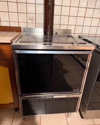 Stufa Nordica a legna con forno