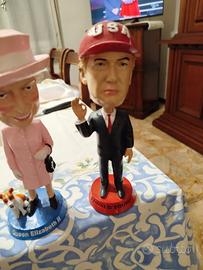 Statuette con testa oscillante