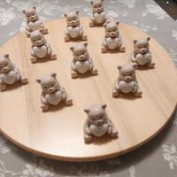 orsetti in ceramica e ampolle in vetro con tappo 