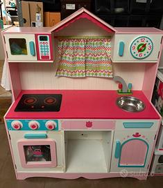 Cucina rosa in legno per bambini