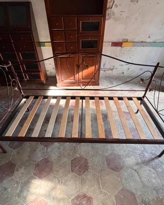 Letto singolo in ferro battuto
