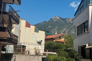 Via Traversa: Trilocale con box auto